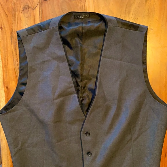 Grey Vest - Picture 1 of 1